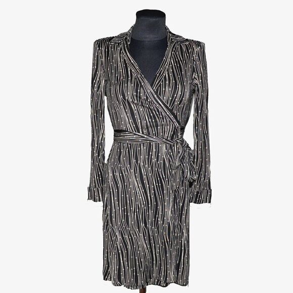 Vintage Diane Von Furstenberg 1990s 100% Silk Jeanne Wrap Dress Sz 0 - Picture 2 of 9
